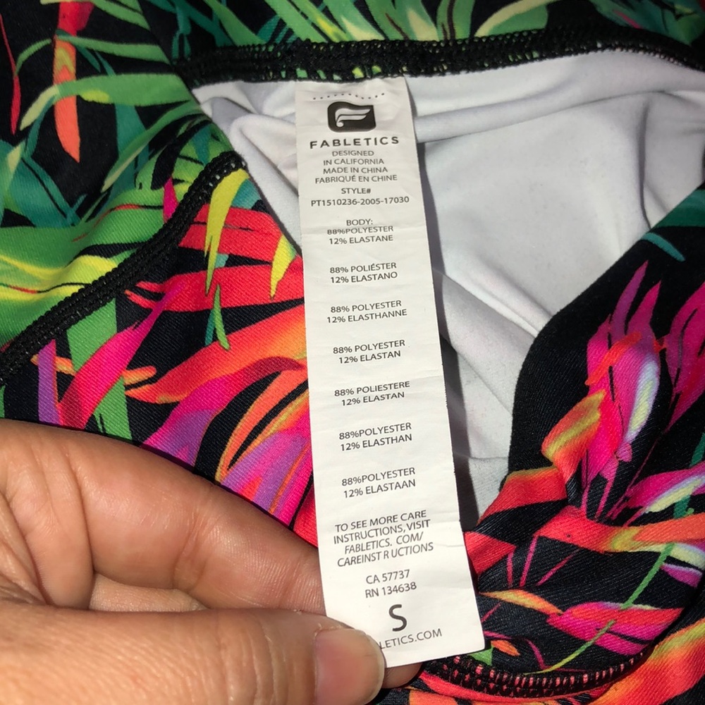 Fabletics Capris (Small) - image 7